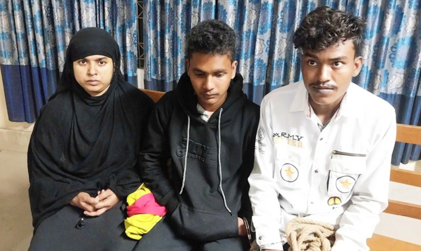 ভারতীয় গৃহবধূ স্বামী-সন্তান ছেড়ে প্রেমিক নিয়ে পালিয়ে এসে বিজিবির হাতে আটক